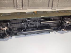 Собственно, разница в подвагонном только в расположении и количестве сливных труб. Два туалета - две трубы