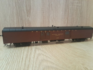 Дверцятя відчиняються з усіх сторін.