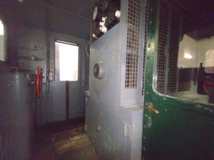 E225 001 cab.JPG (134.26 Кіб) Переглянуто 205 разів Интерьер кабины Е225